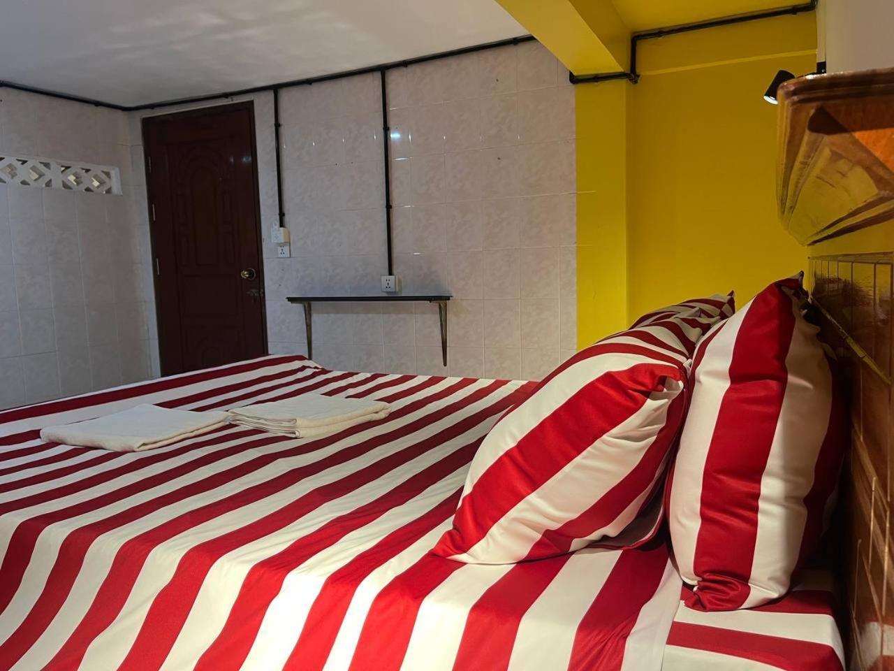 Por Chey Guesthouse Battambang Eksteriør billede