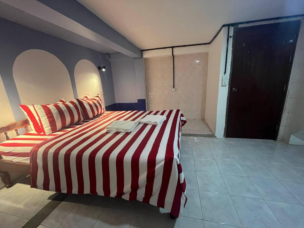 Por Chey Guesthouse Battambang Eksteriør billede