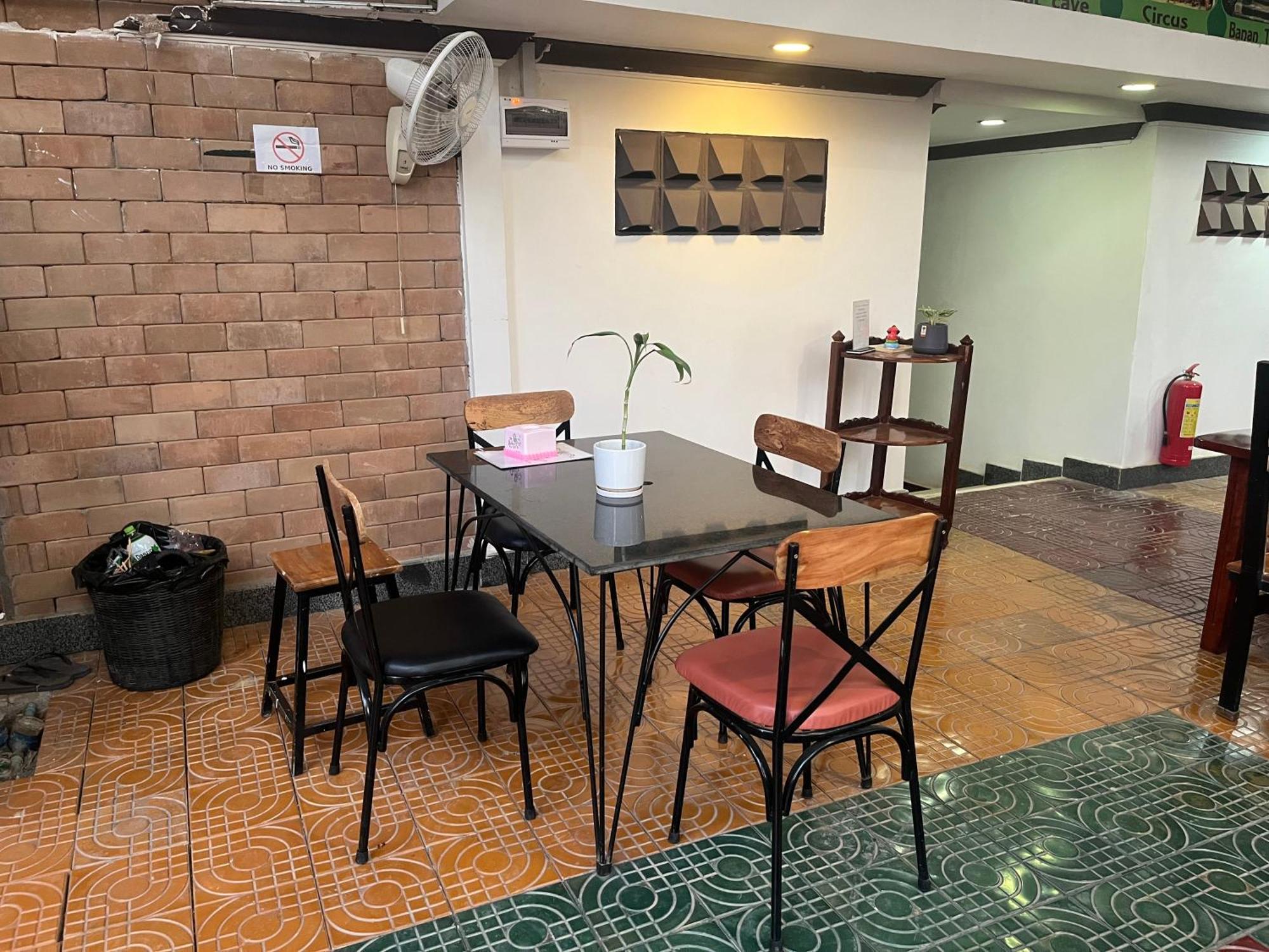 Por Chey Guesthouse Battambang Eksteriør billede